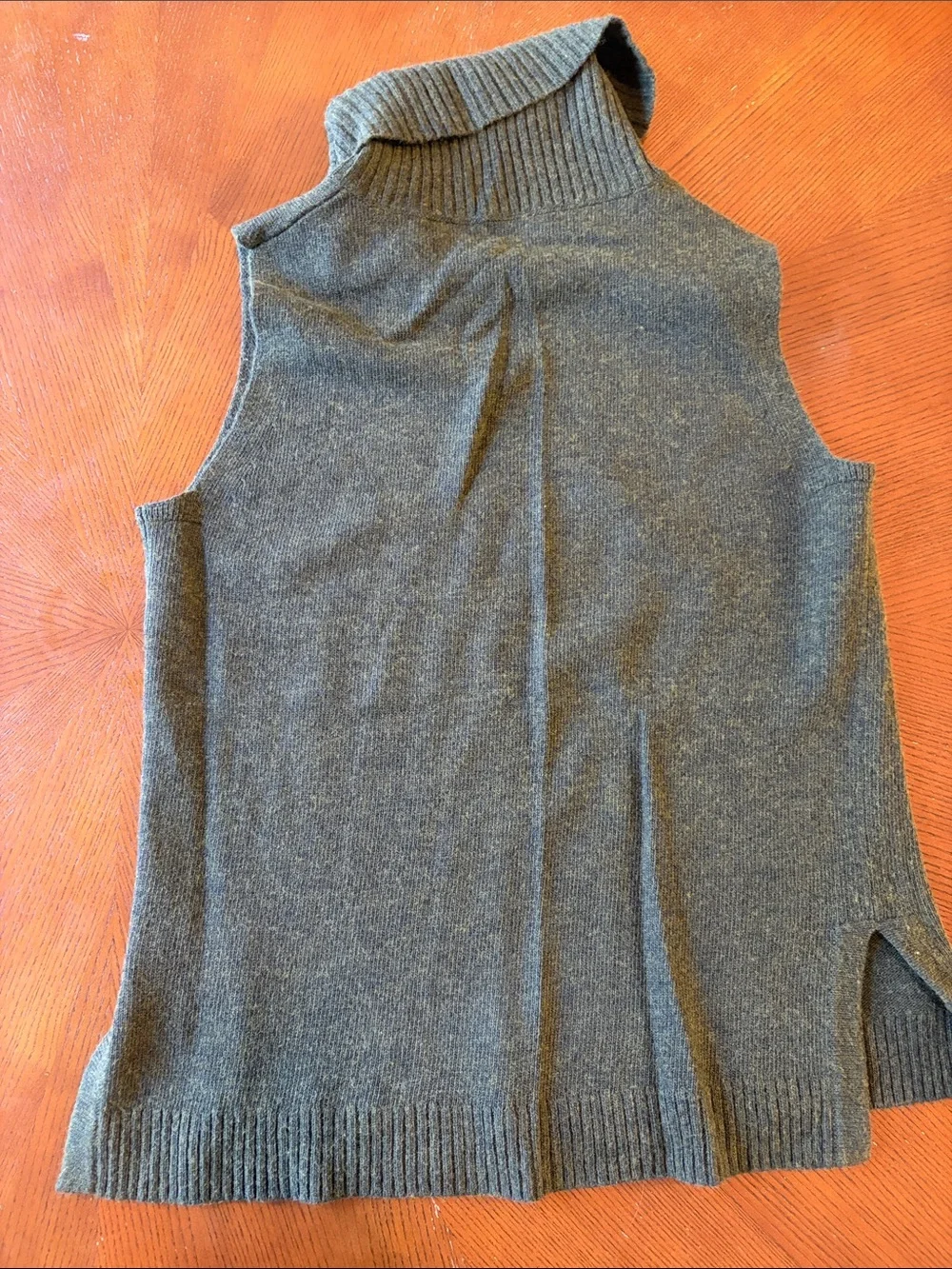 Sleeveless Turtleneck Sweater Vest - Olive and Tan